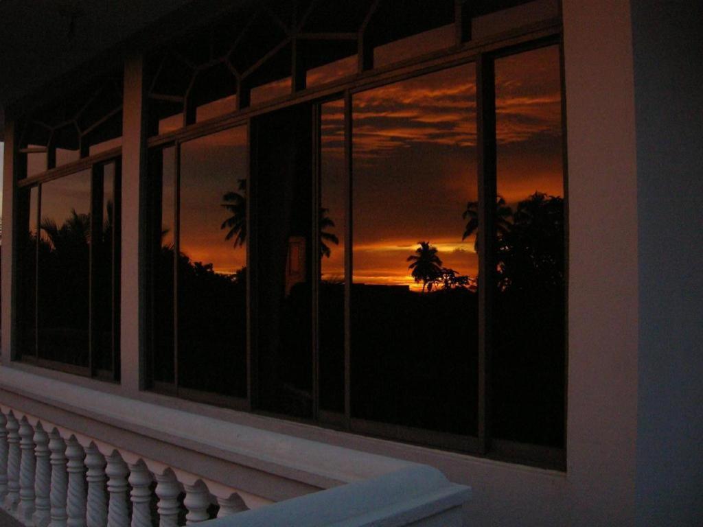 Sagarika Beach Hotel Moragalla Luaran gambar