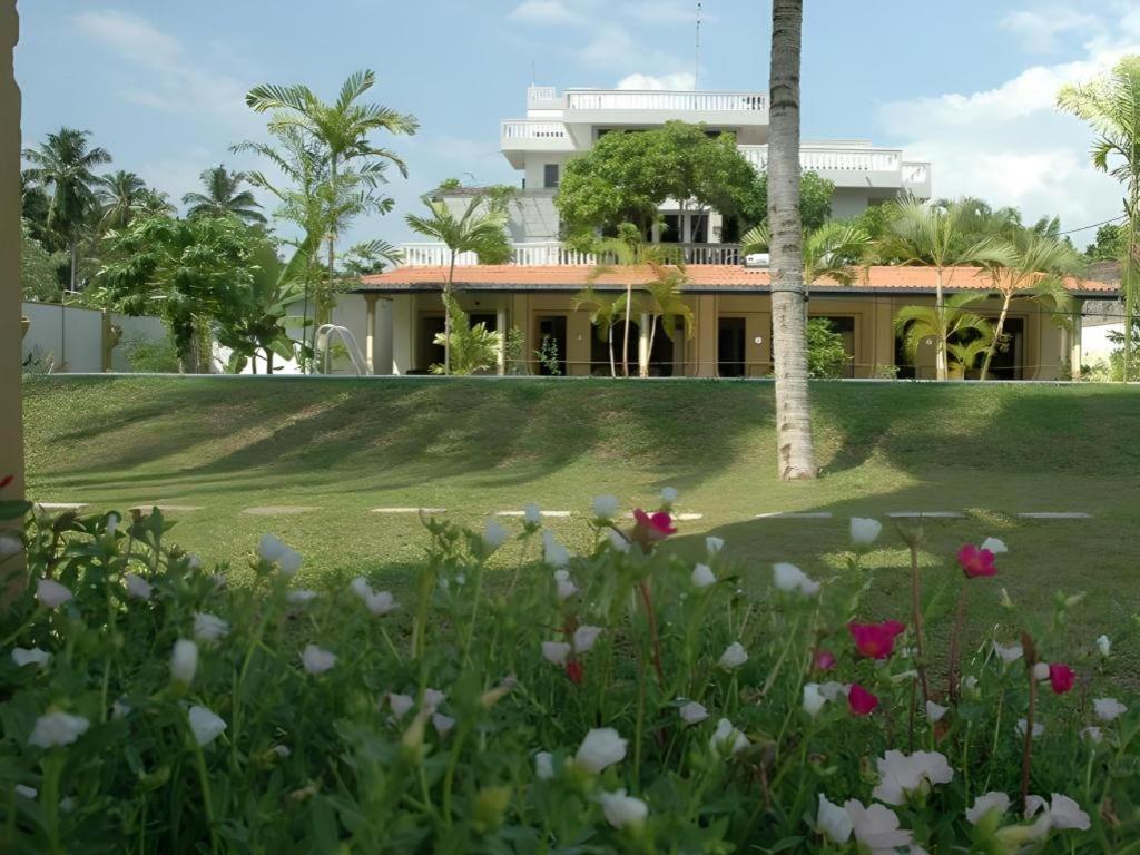 Sagarika Beach Hotel Moragalla Luaran gambar