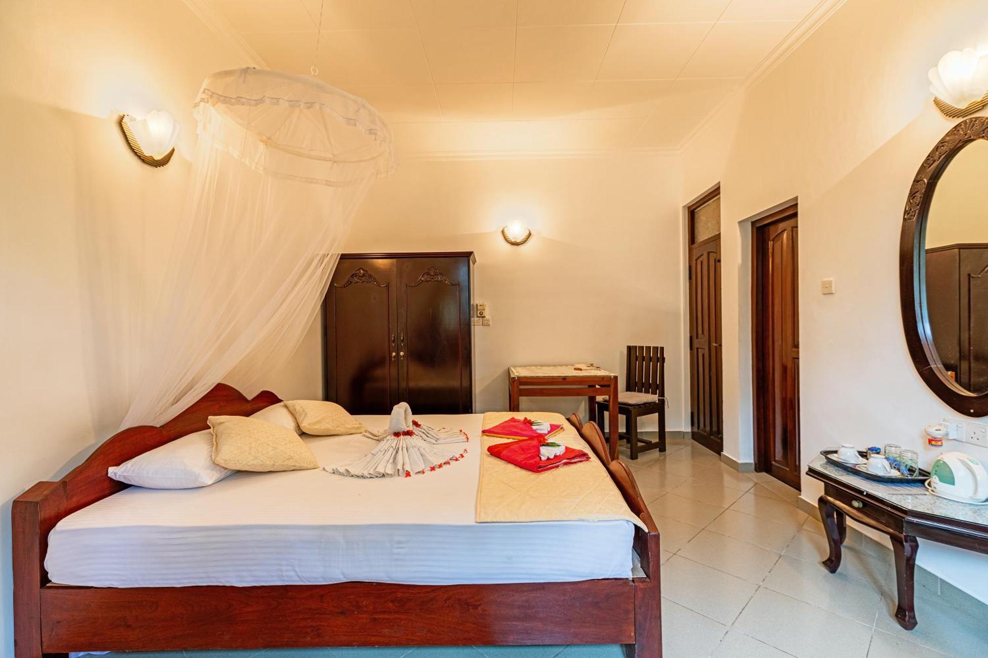 Sagarika Beach Hotel Moragalla Luaran gambar