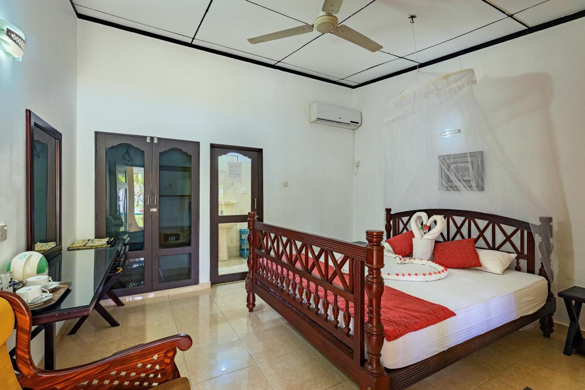 Sagarika Beach Hotel Moragalla Luaran gambar