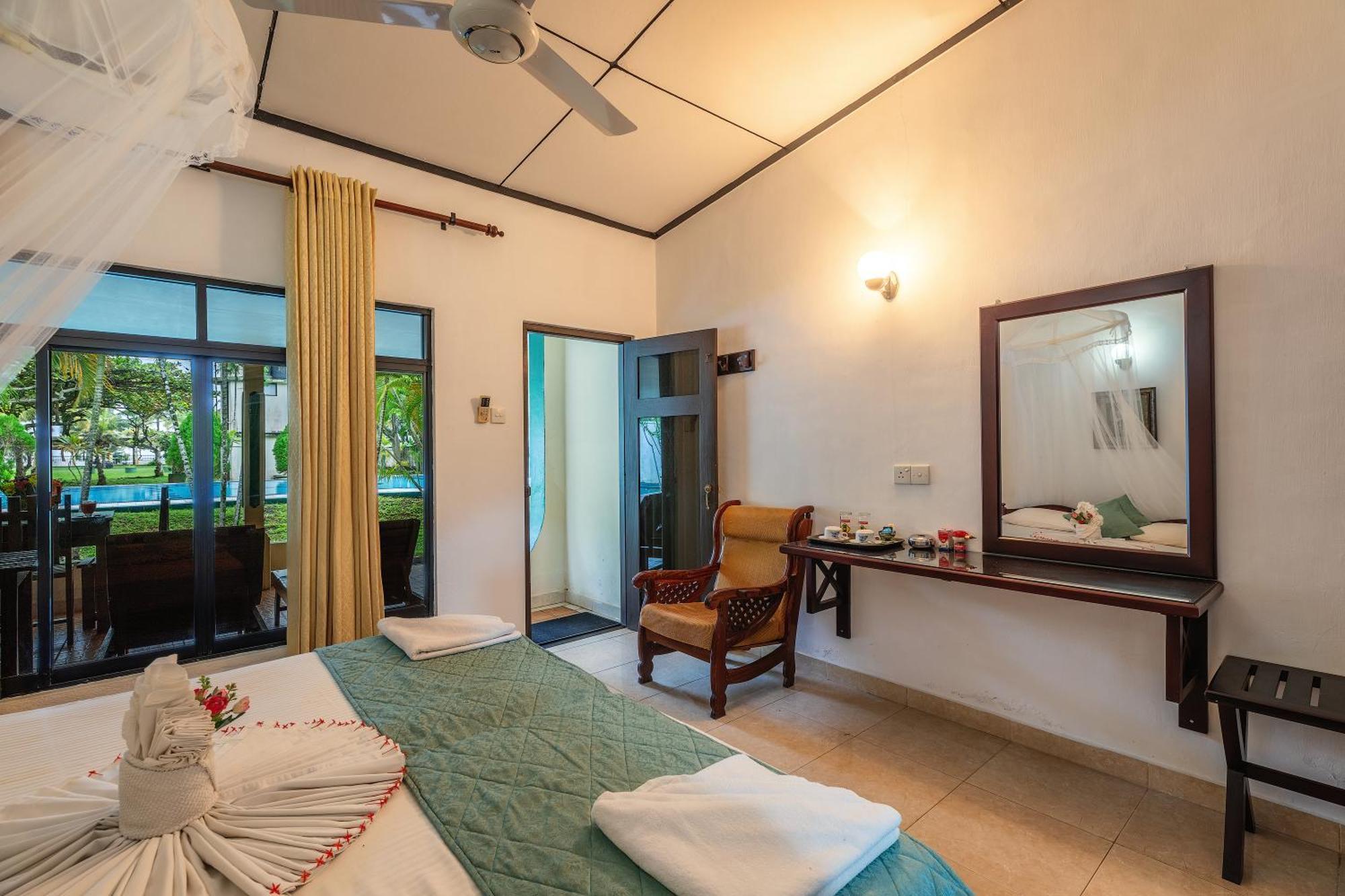 Sagarika Beach Hotel Moragalla Luaran gambar