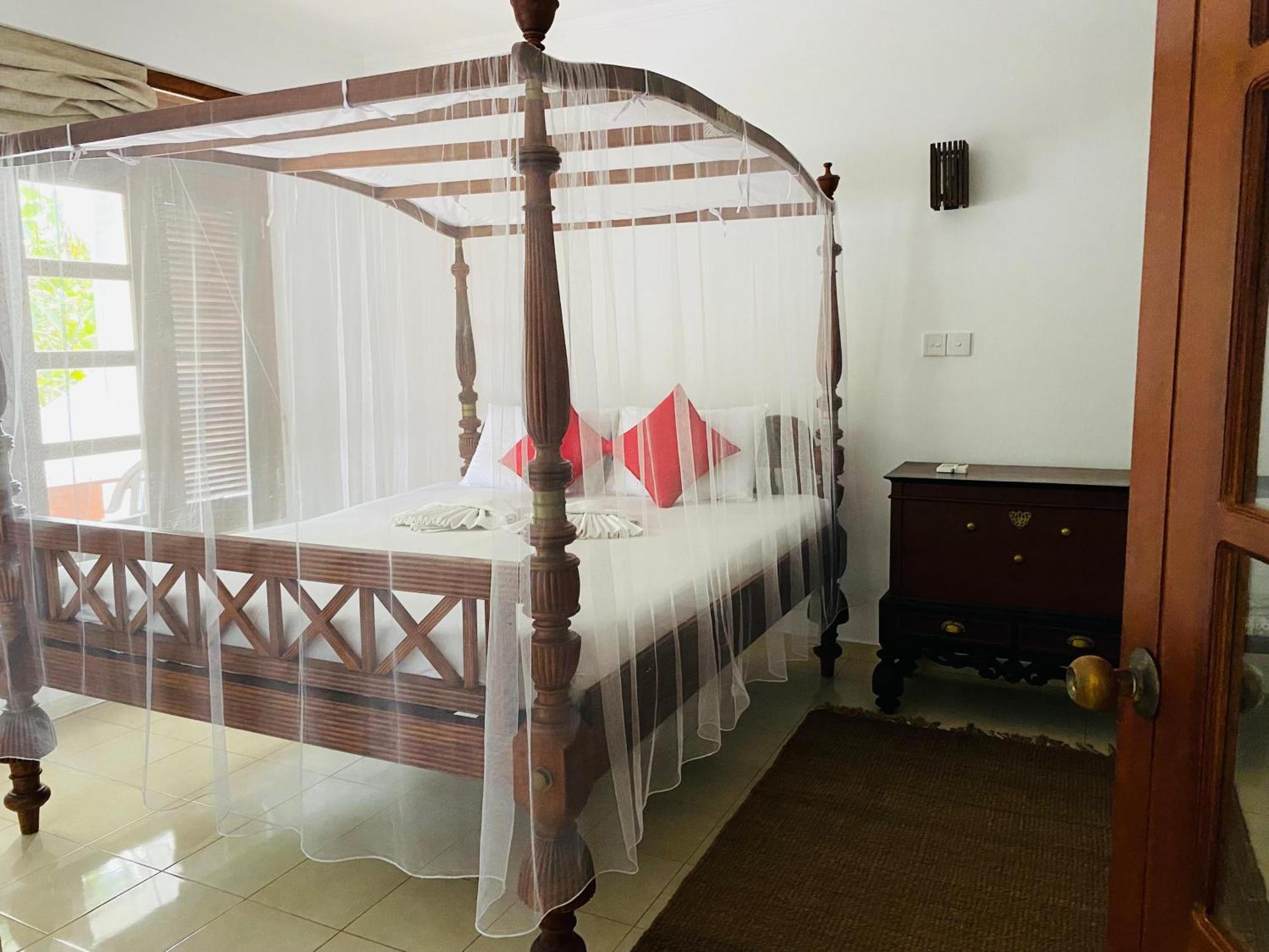 Sagarika Beach Hotel Moragalla Luaran gambar