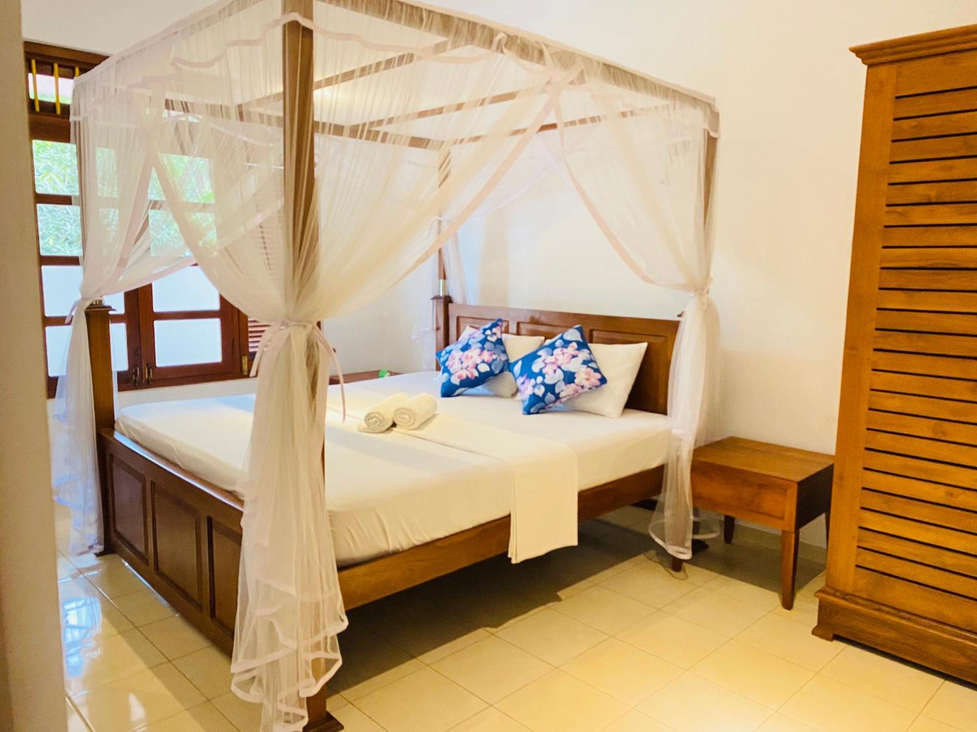 Sagarika Beach Hotel Moragalla Luaran gambar