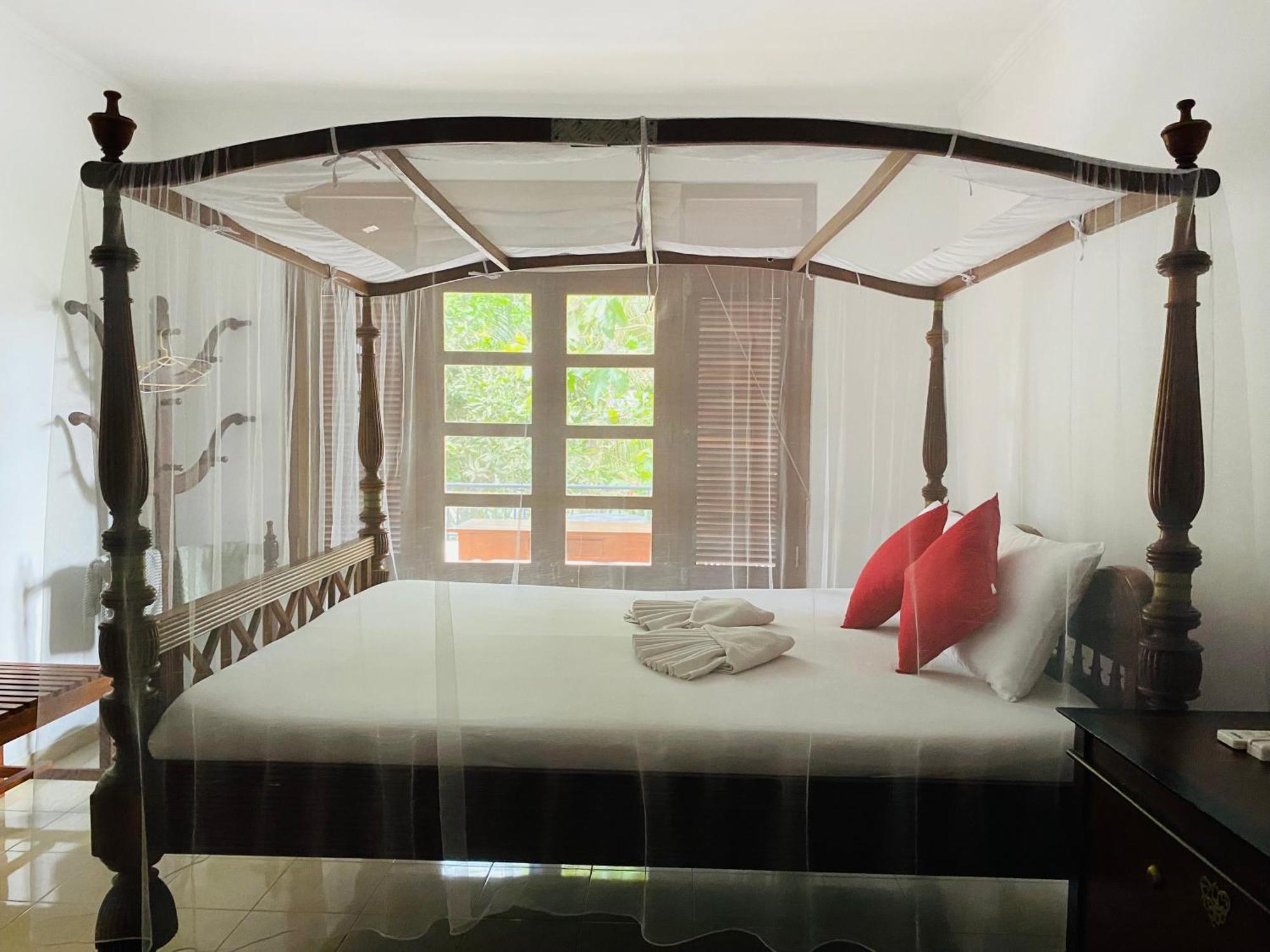 Sagarika Beach Hotel Moragalla Luaran gambar